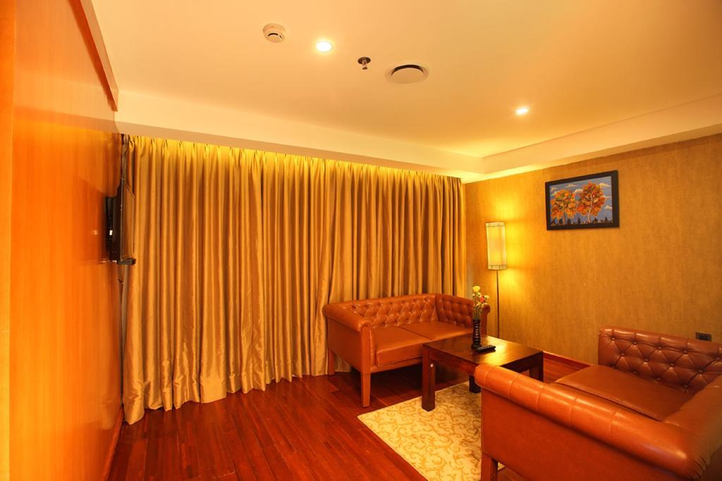 The Garuda Hotel Thrissur Kültér fotó